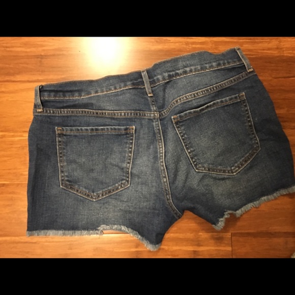 Old navy shorts - Picture 2 of 2